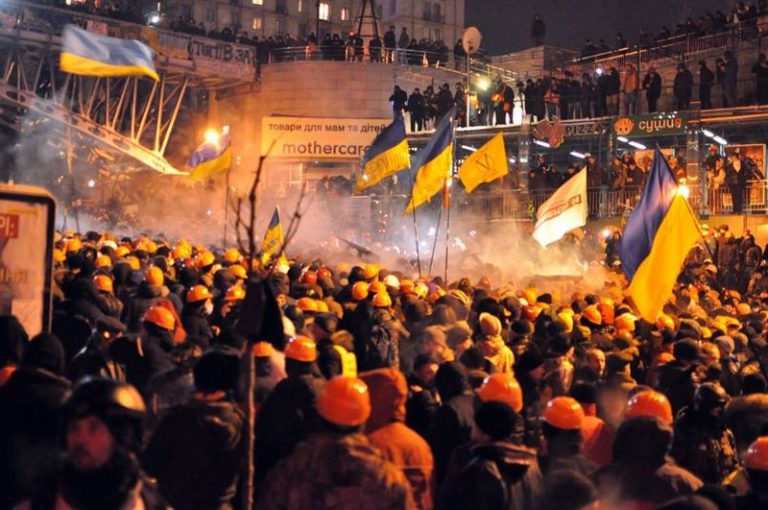 Пострадавшим на Майдане помогут деньгами