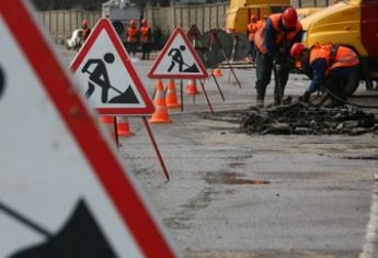 Яценюк рассказал, где будут ремонтировать дороги