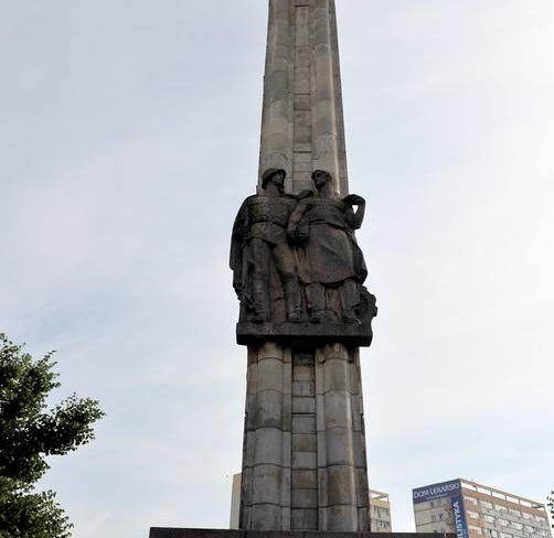 В Польше хотя снести более 500 советских памятников