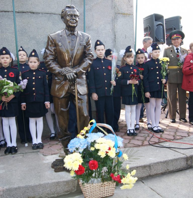 В Сумах открыли памятник ветеранам