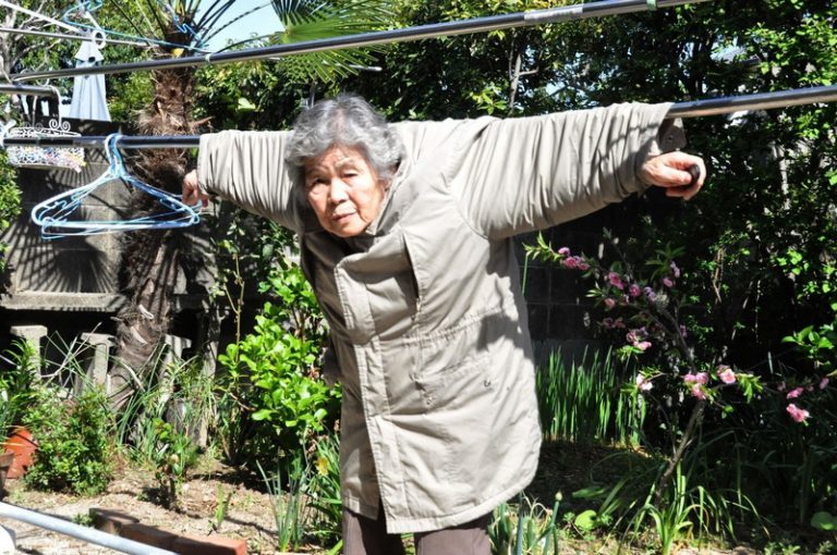 89-летняя японка планирует сделать выставку смешных автопортретов (ФОТО)
