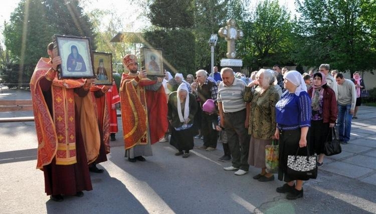 В Павлоград прибыли чудотворные иконы с мощами святых (ФОТО)