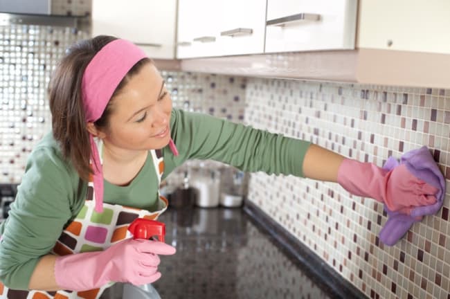 Чим відмити кіптяву на кухонних шафках?