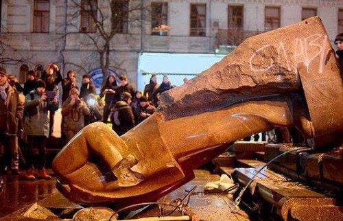 В Украине подсчитали количество поваленных памятников Ленину