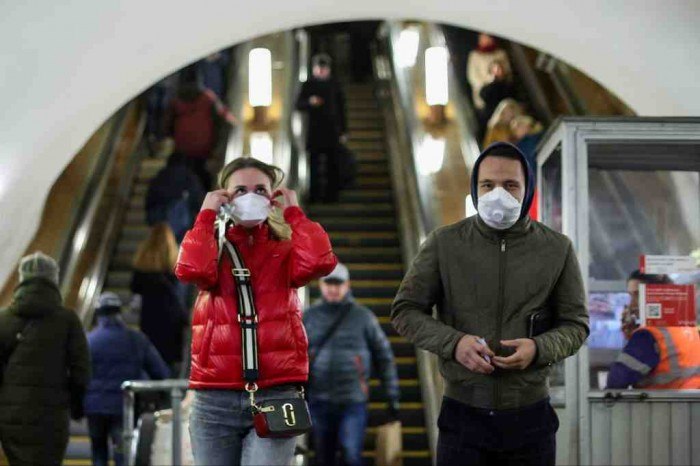 В метро Киева за соблюдением масочного режима будет следить муниципальная охрана