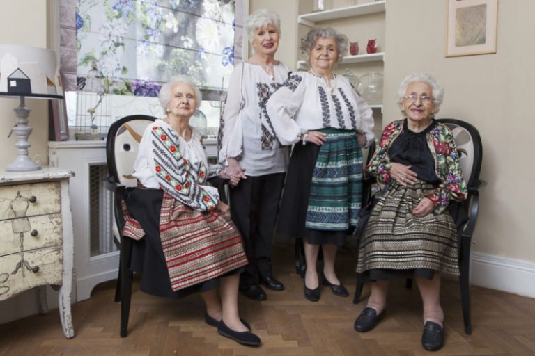 В Румынии решили оригинально привлечь внимание к пожилым (ФОТО)