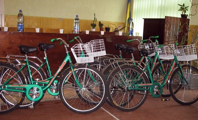 На Полтавщине почтальонам купили велосипеды