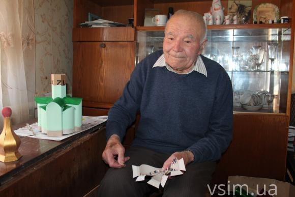 91-летний пенсионер из Хмельницкого помогает военным в АТО