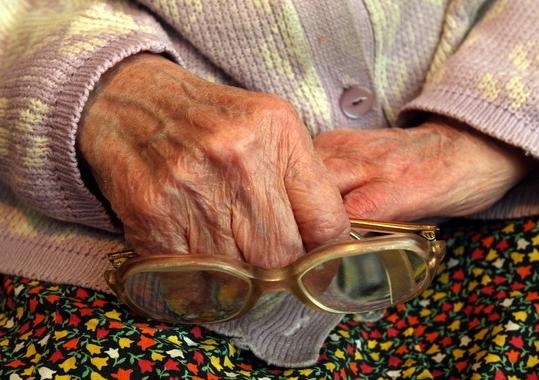 В Минсоцполитики рассказали, кто бесплатно может жить в домах престарелых