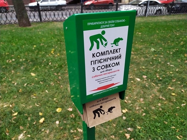 В Харькове устанавливают боксы для уборки за собаками