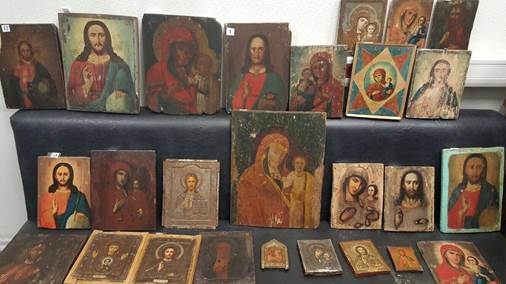 Иностранец пытался вывезти из Украины коллекцию старинных икон