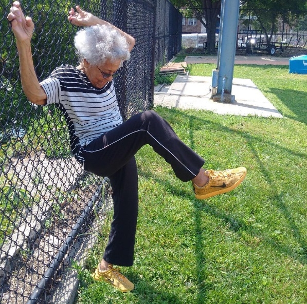 100-летняя бабушка показала, как она тренируется (ФОТО, ВИДЕО)