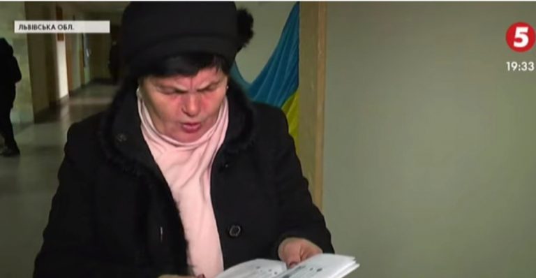 За «бабушку бальзаковского возраста» депутат выплатил 7500 гривен