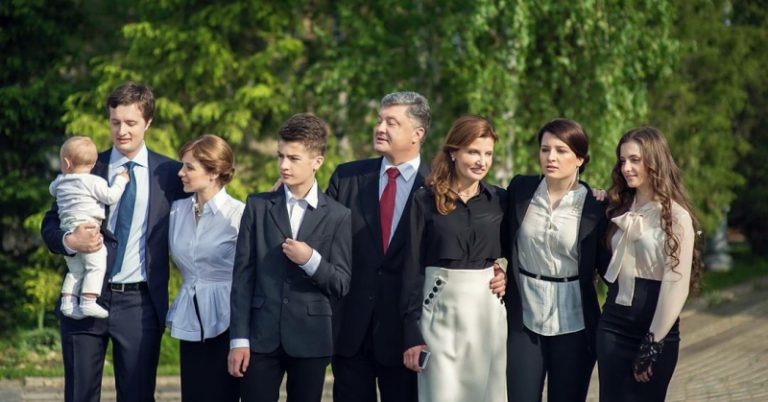 Президент Украины теперь дважды дедушка