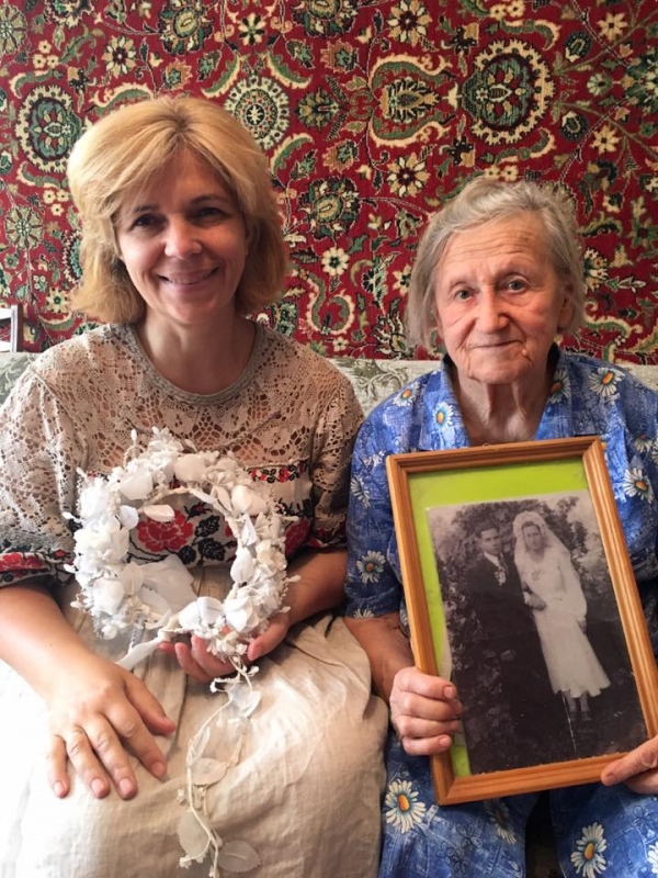 83-летняя пенсионерка передала в музей старинные свадебные венки (ФОТО)