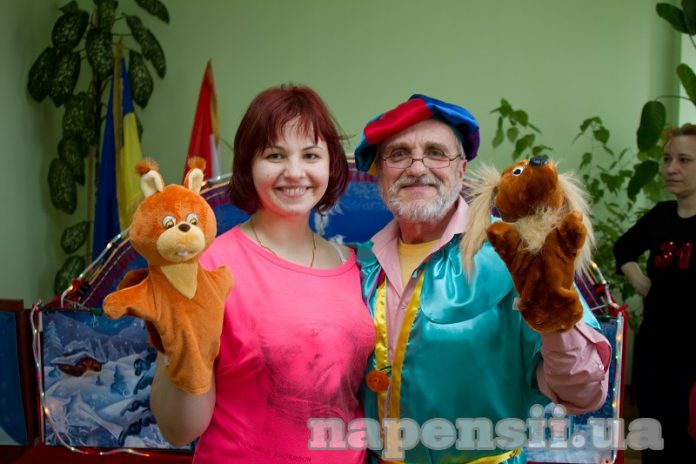 Бывший депутат на пенсии создал кукольный театр