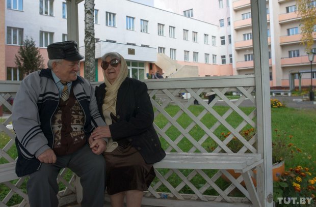 Белорусские пенсионеры обвенчались в Доме престарелых (ФОТО)
