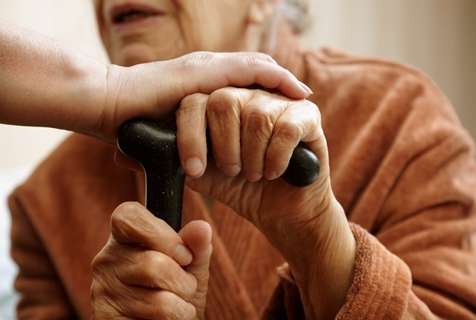 Пенсионеры на карантине: как живут во время пандемии пожилые люди в разных странах мира?
