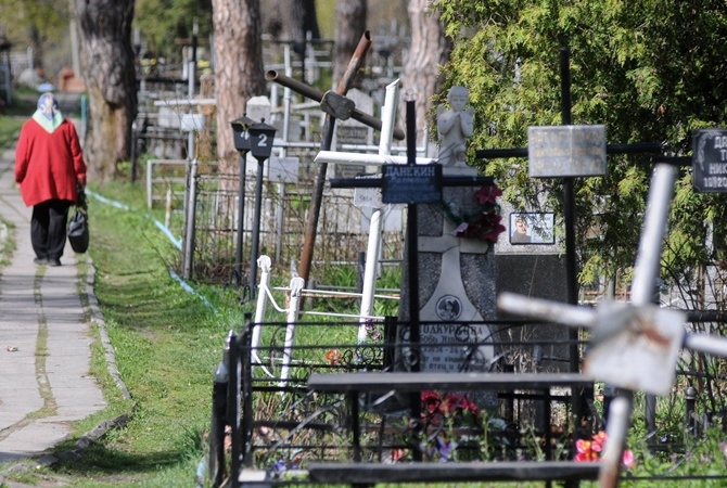 В Одессе закрыли кладбища и перенесли поминальные дни