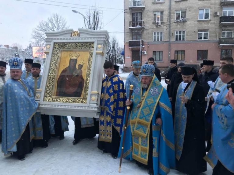 В Тернополь привезли чудотворную икону