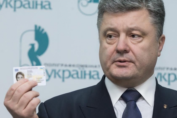 Новые украинские паспорта будут двуязычными