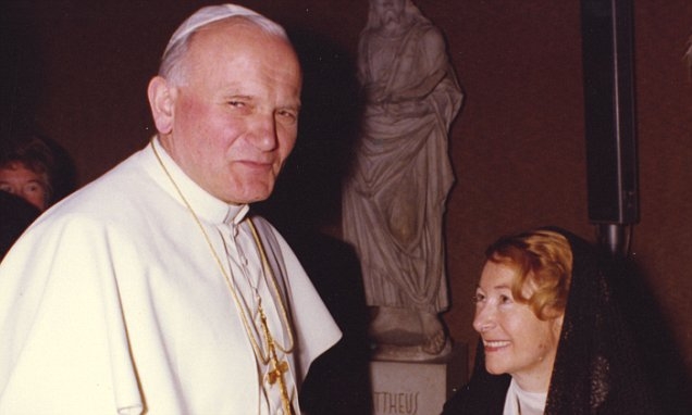 Стало известно о связи Папы Римского с замужней женщиной