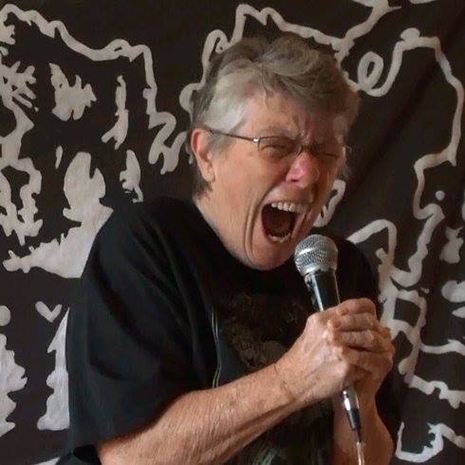 67-летняя канадка создала рок-группу и покоряет Интернет (ВИДЕО)