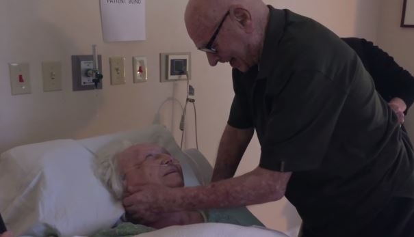 Видео песни пожилых супругов за три дня набрало 3 млн просмотров