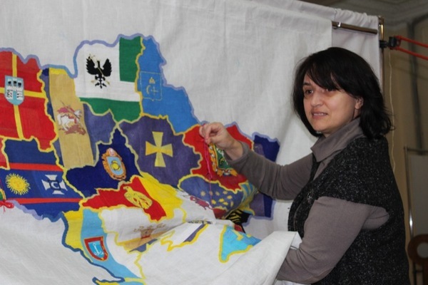 В Днепропетровске вышивают самую большую карту Украины