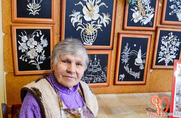 90-летняя жительница Одессы создает картины из макарон и рыбьей чешуи (ФОТО)