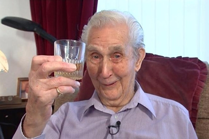 103-летний британец решил набить татуировку на ягодицах