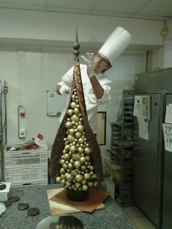 Шоколадную елку создали в Ужгороде