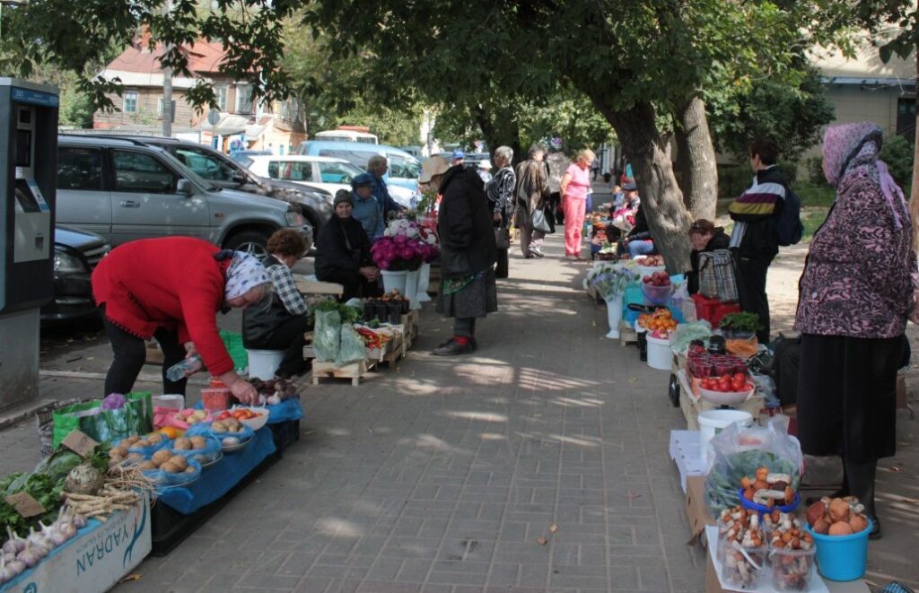 бабушки уличная торговля