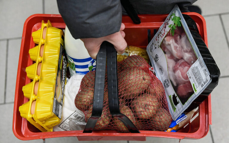 На еду уходит 40% доходов украинцев