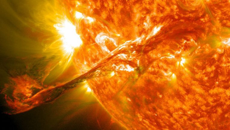 Чем опасна новая вспышка на Солнце?