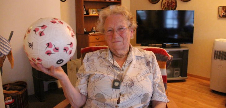 Бабушка-футболист покорила Интернет (ВИДЕО)