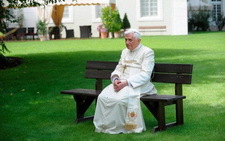 Архиепископ рассказал, что делает Папа на пенсии