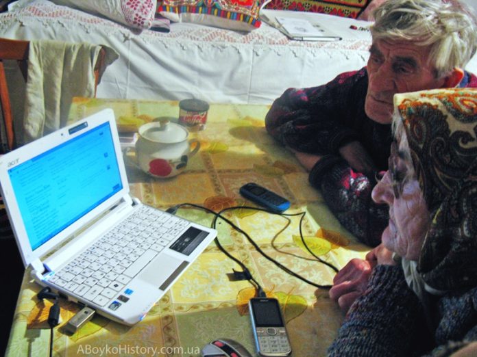 80-річна українка підкорює Інтернет (ФОТО)