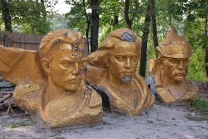 Памятники советской эпохи свозят в музей тоталитаризма (ФОТО)