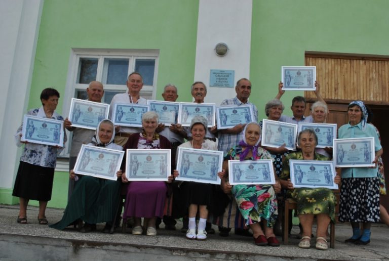 Одноклассники отпраздновали 65-ю годовщину окончания школы и установили рекорд