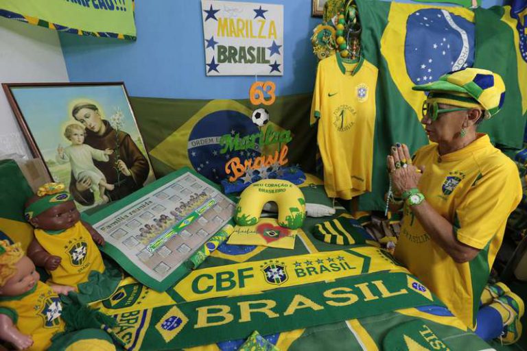 Бразильская пенсионерка-фанатка украсила свой дом к ЧМ по футболу
