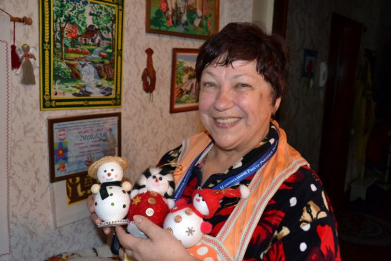 Жительница Черноморска создала музей необычных снеговиков