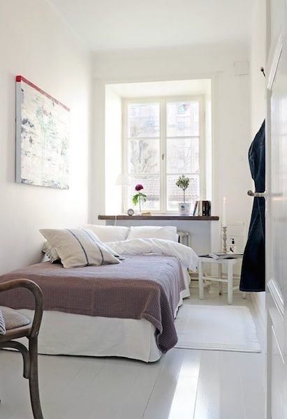 30 идей дизайна узкой спальни — планировка интерьера