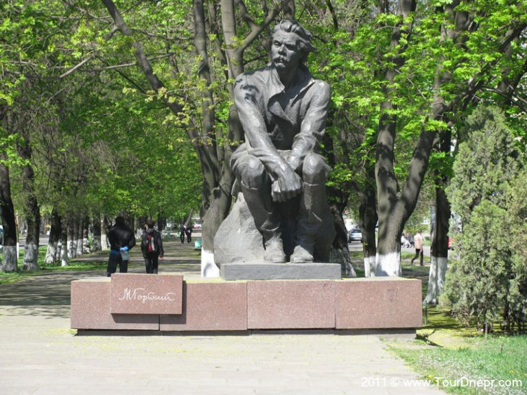 В Днепропетровске предлагают создать парк советской скульптуры