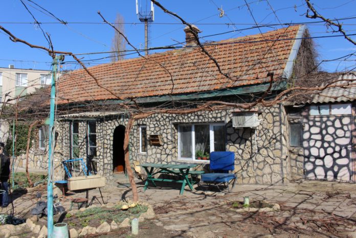 Житель Овидиополя обустроил свой дом в стиле "кантри"