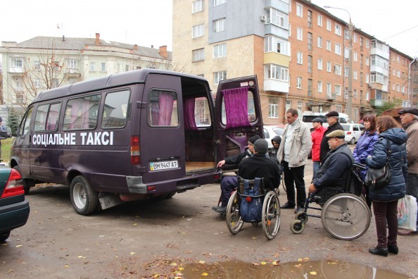 В Сумах запустили такси для пенсионеров