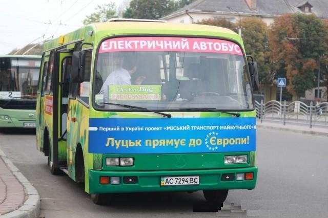 Необычный автобус появился на улицах Луцка