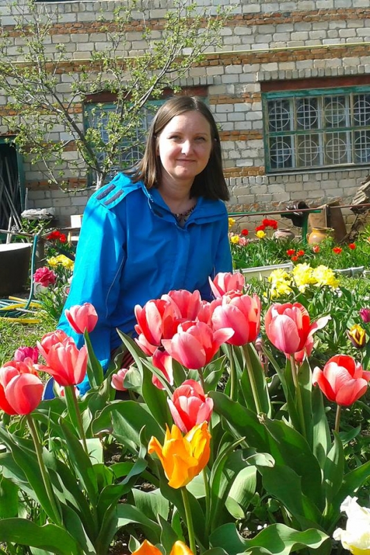 Жительница Николаева превратила огород в тюльпановое поле