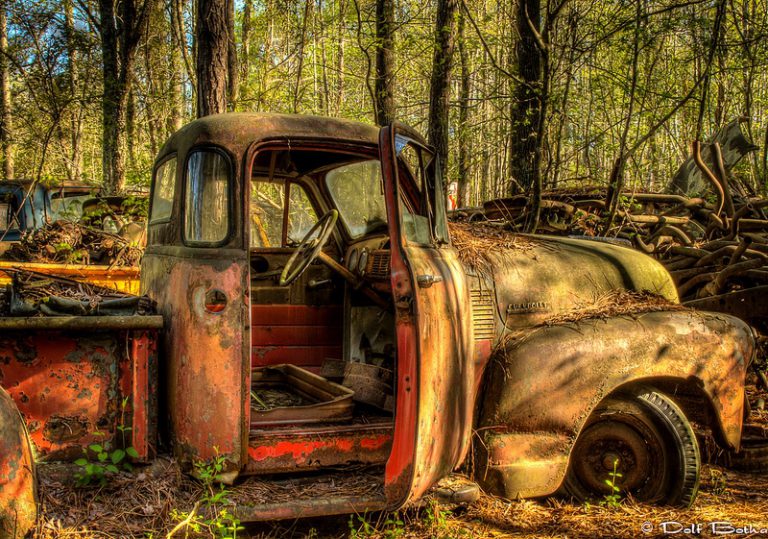 Американский пенсионер создал «город старых машин»
