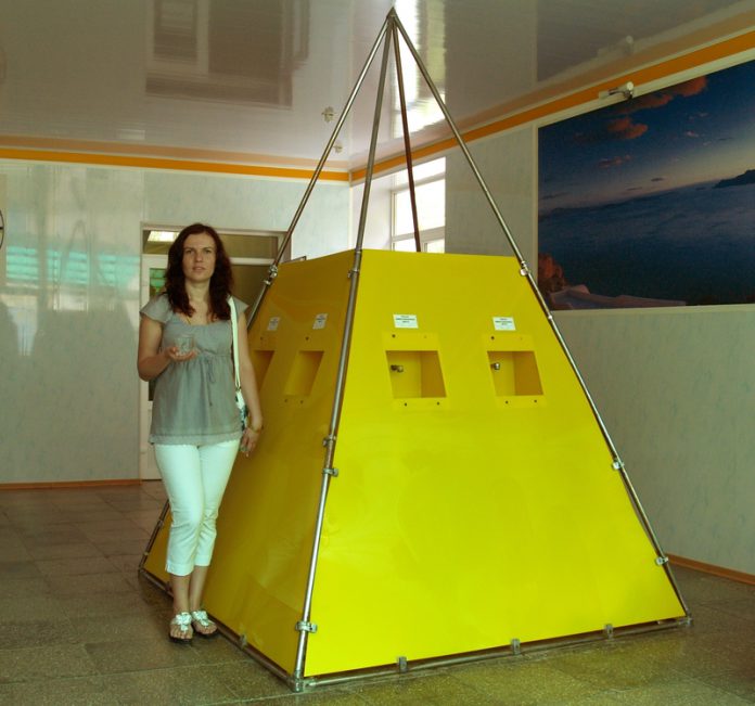 Как в Украине лечат при помощи пирамид